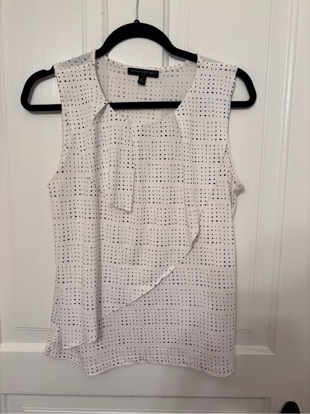 Banana Republic White Sleeveless Ruffled Dot Blouse XS